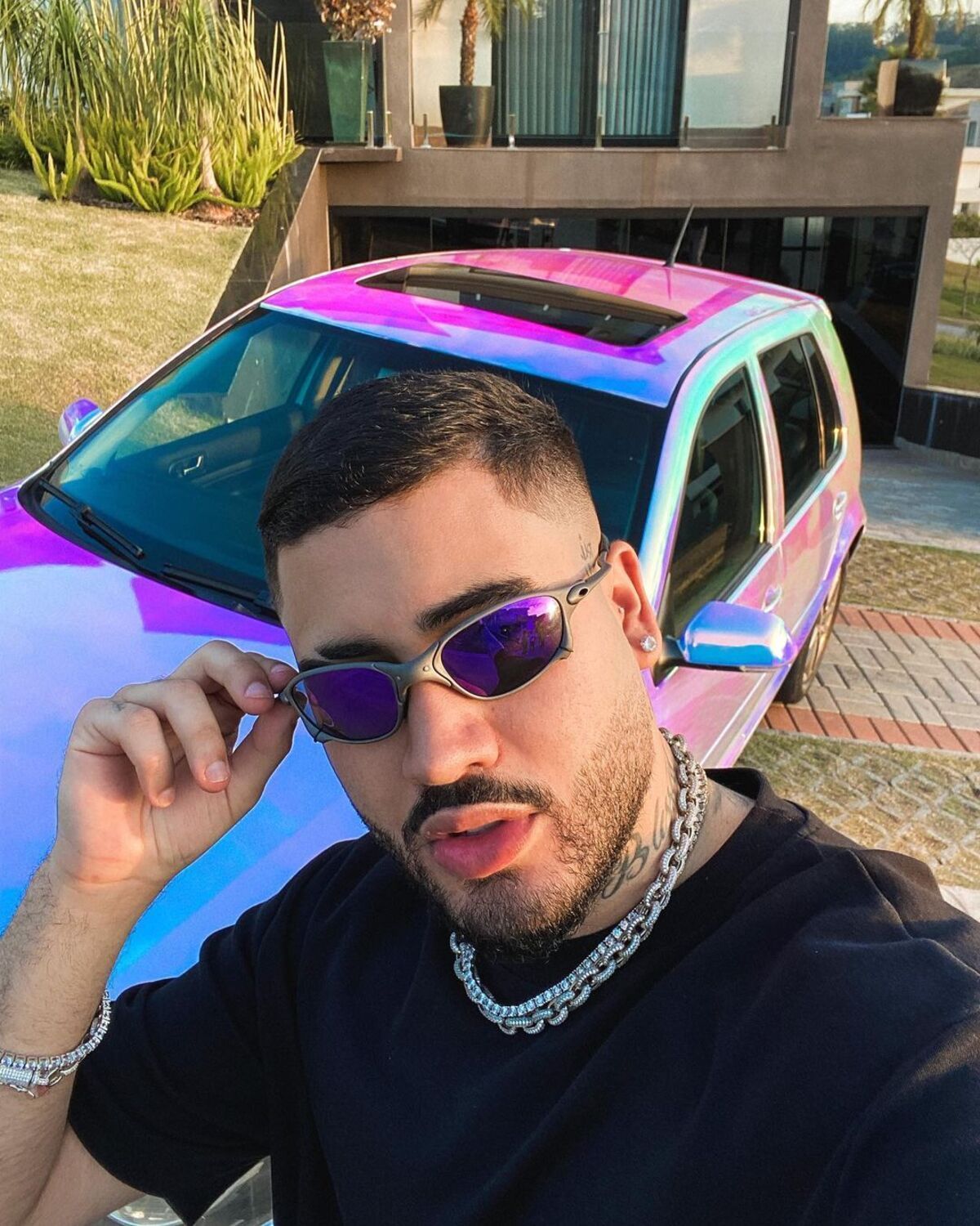 Kevinho anuncia noivado e se declara para influenciadora