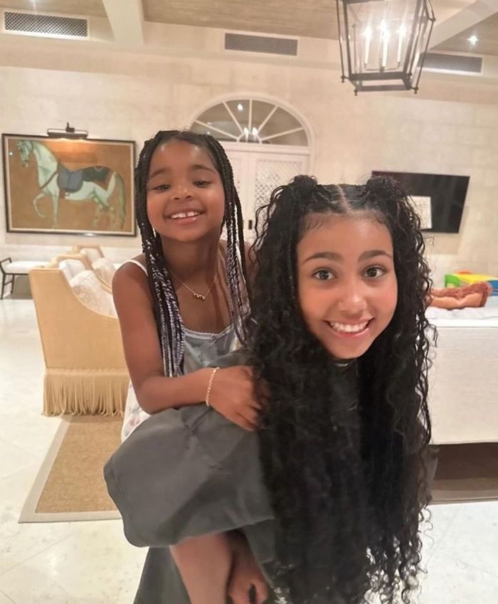 A empresária também é mãe de outras duas garotas,<b> North West</b>, 11 de anos, e <b>Chicago</b>, de 6.