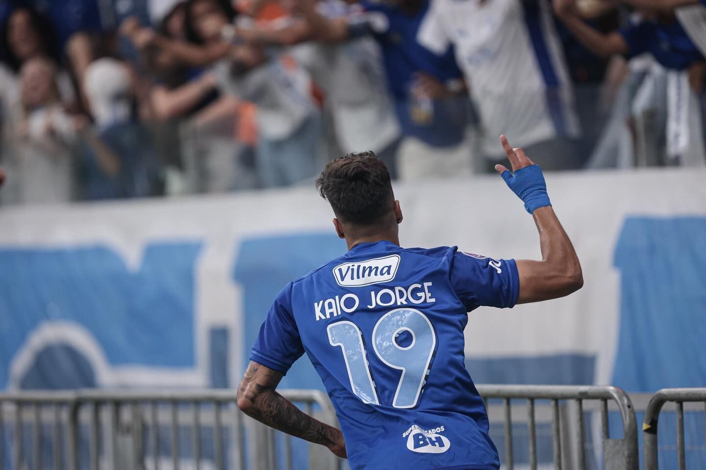 Kaio Jorge celebra bom momento no Cruzeiro e comenta estilo de jogo de Diniz