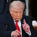 Trump ameaça colocar agentes do ICE em aeroportos dos EUA