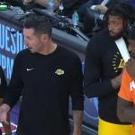 LeBron James 'encara' árbitro após marcação de falta flagrante do filho na NBA