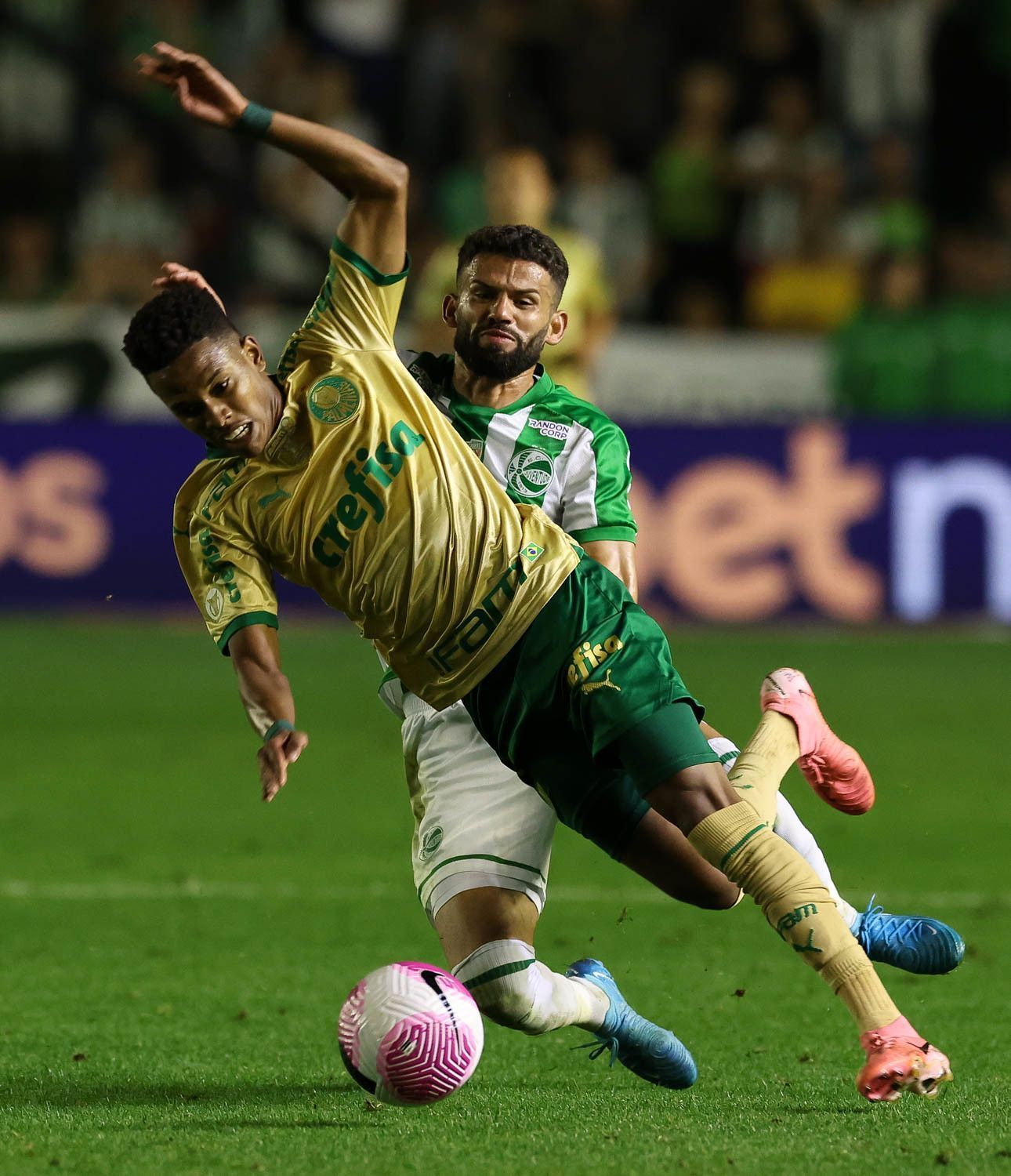 Palmeiras questiona CBF sobre arbitragem da vitória contra o Juventude