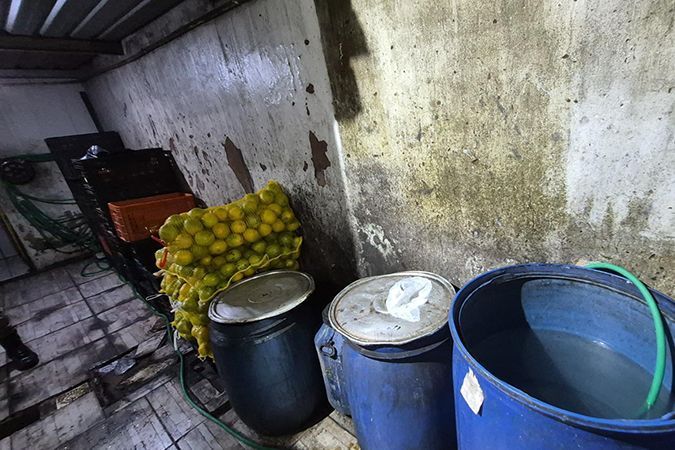 Procon-MPMG interdita lanchonete e apreende mais de 740 kg de alimentos impróprios para consumo em Uberaba