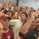 Cruzeiro de olho: torcedores do Lanús 'invadem' aeroporto a caminho de BH