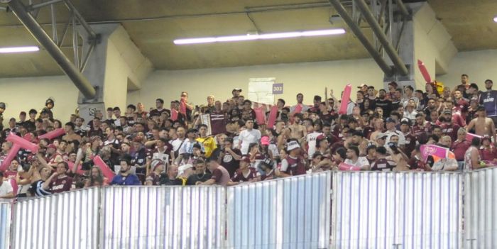 Torcida do Lanús-ARG durante jogo contra o Cruzeiro no Mineirão Torcida do Lanús-ARG durante jogo contra o Cruzeiro no Mineirão