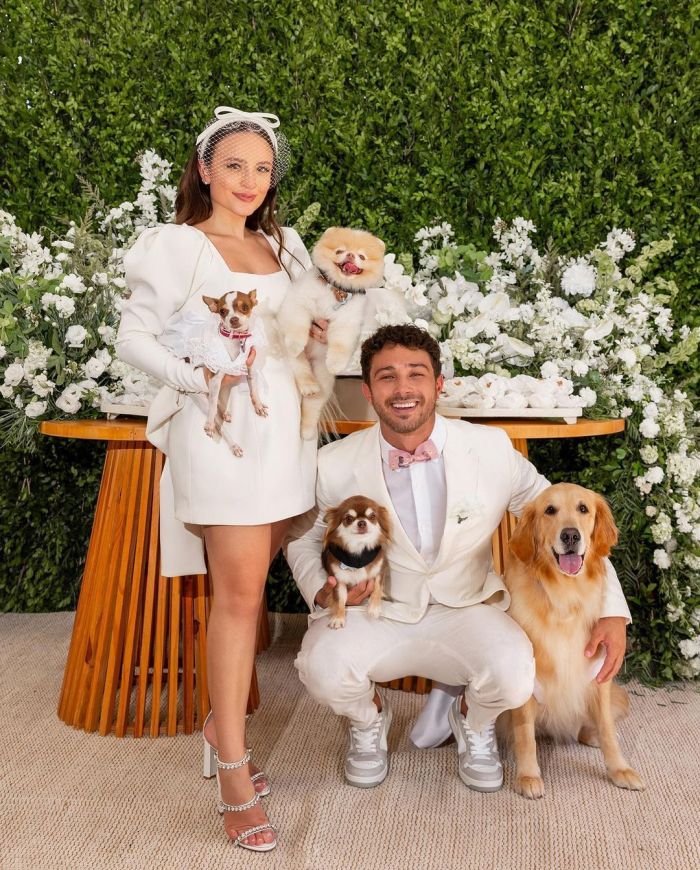 Larissa Manoela e André Luiz Frambach com os pets