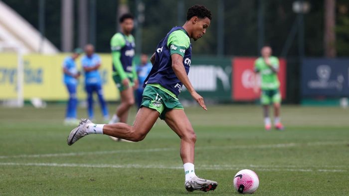 Lázaro em treino do Palmeiras Lázaro em treino do Palmeiras
