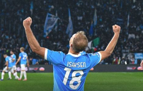 Gustav Isaksen comemora gol em Lazio 1 x 0 Milan, pelo Campeonato Italiano 2025/2026