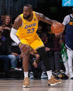 LeBron James em ação durante Lakers 128 x 104 Kings, pela NBA 2025/2026