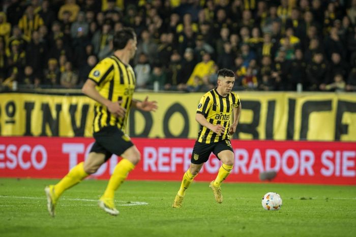 Leo Fernández comanda o meio de campo do Peñarol na Libertadores