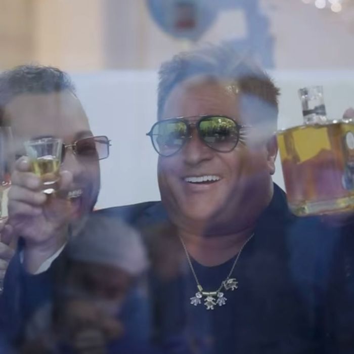 Leonardo comemorou nascimento do neto com cachaça 