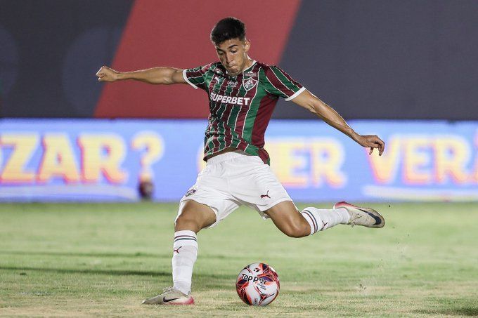 Pai de meia do Fluminense garante permanência no futebol brasileiro: 'Lutar por vaga’