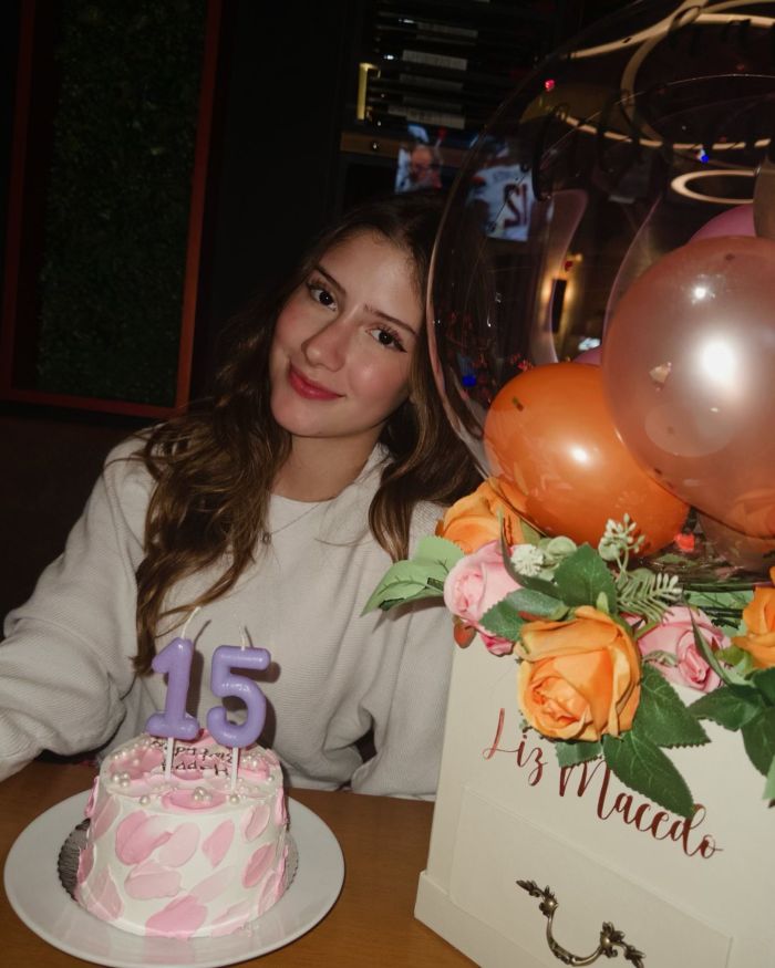 Liz Macedo é uma influenciadora com milhões de seguidores e visualizações