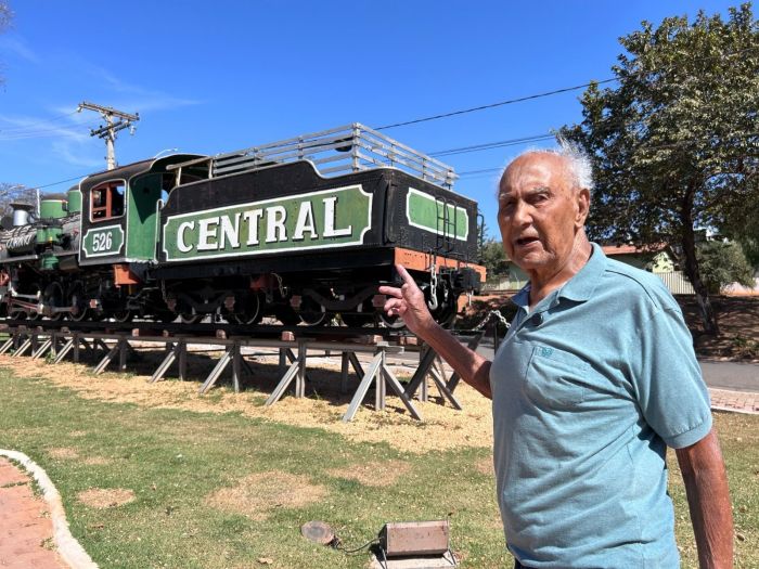 Ferroviário aposentado, o senhor Álvaro Marcial da Rocha, 103 anos, é testemunha viva dessa história