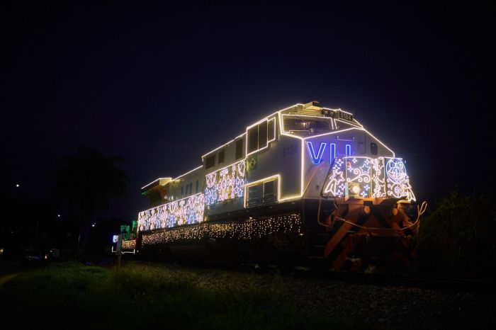 Locomotiva iluminada desembarca em BH e acende a magia do Natal na Sapucaí