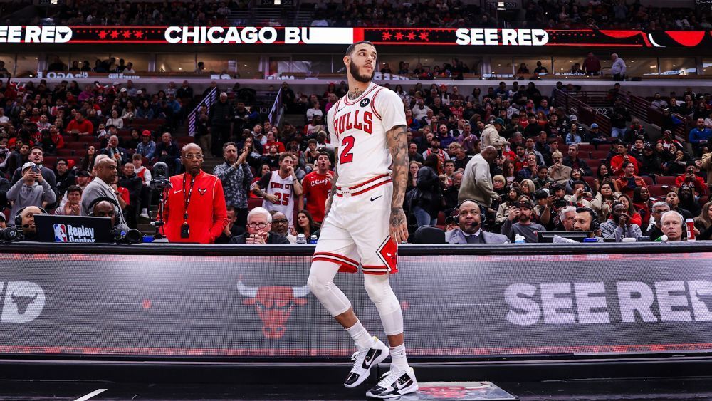 Promessa da NBA volta a jogar partida após mais de mil dias