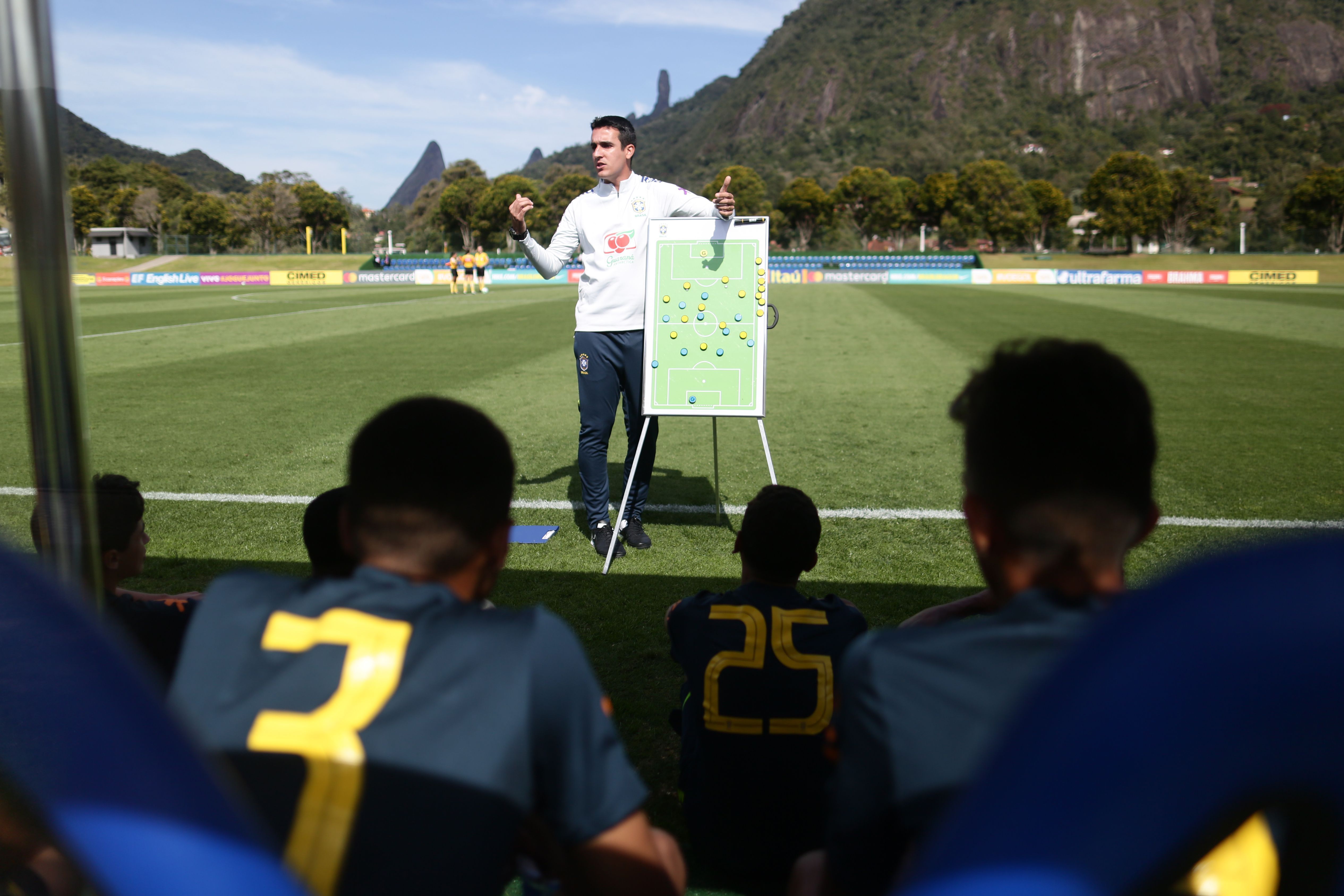 Crias de Cruzeiro e Atlético são convocados para a Seleção Brasileira Sub-20