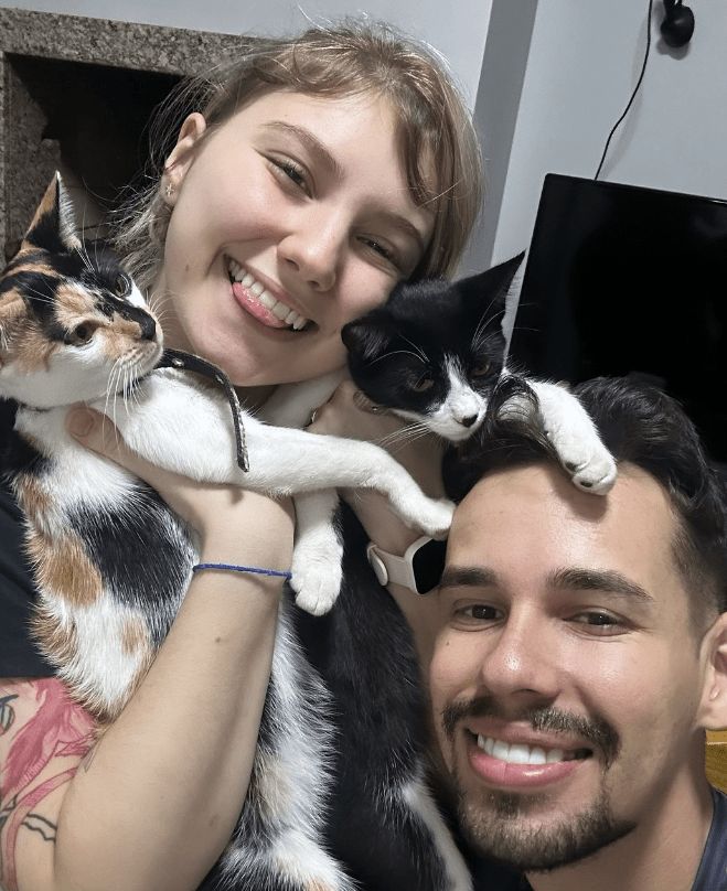 Isabel Veloso, Lucas Borbas e as gatas de estimação Isabel Veloso, Lucas Borbas e as gatas de estimação