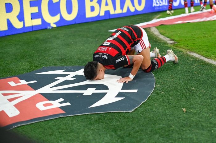Luiz Araújo comemora o gol na partida entre Flamengo e Palmeiras, pela Copa do Brasil