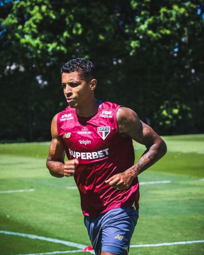Luiz Gustavo deu novos passos para retornar ao São Paulo
