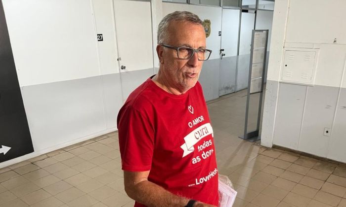 Luiz Henrique Resende de Queiroz, dono da empresa Phormar, conversou com a imprensa