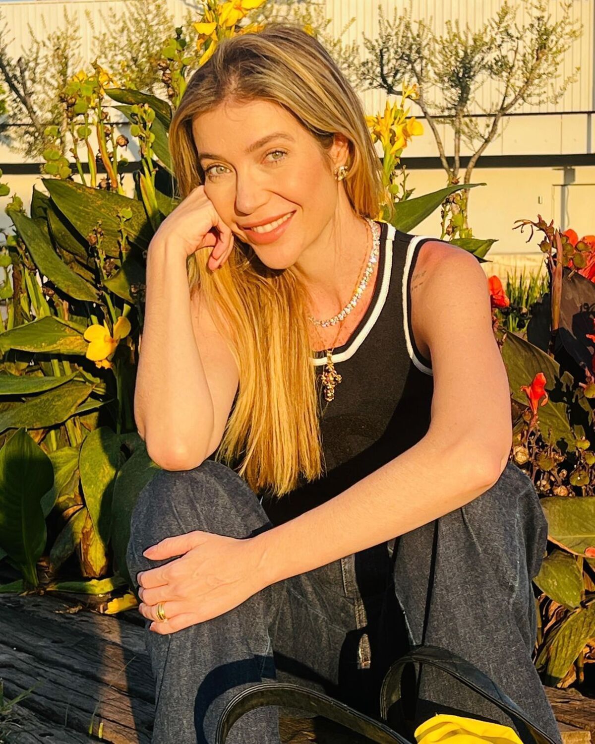 Luiza Possi posa de biquini, é atacada por comentários maldosos e rebate críticas