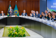 Lula reúne ministros para discutir reação após novo tarifaço dos EUA