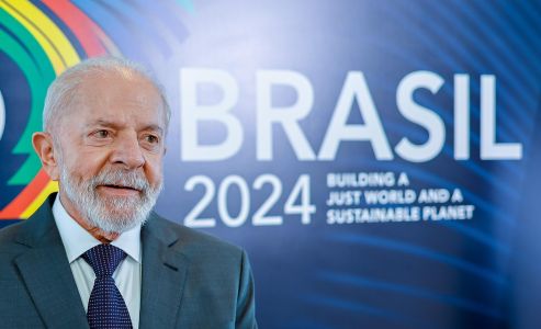 O texto aponta que o ex-gerente de comunicação da Petrobras Geovane de Morais teria adotado um esquema de desvios de recursos da estatal com anuência do ex-presidente