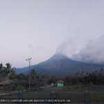 Erupção de vulcão na Indonésia mata ao menos 10 pessoas e faz moradores deixarem casas