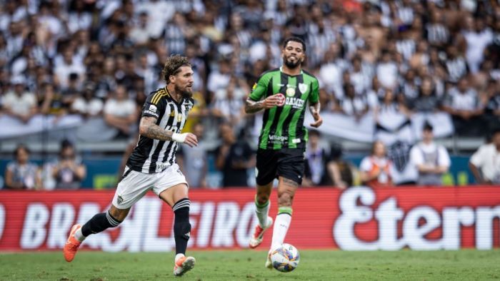 Lyanco e Jonathas em ação durante América x Atlético, pela volta da final do Campeonato Mineiro