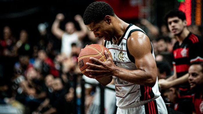 Scott Machado em ação pelo Flamengo na temporada 2024/2025