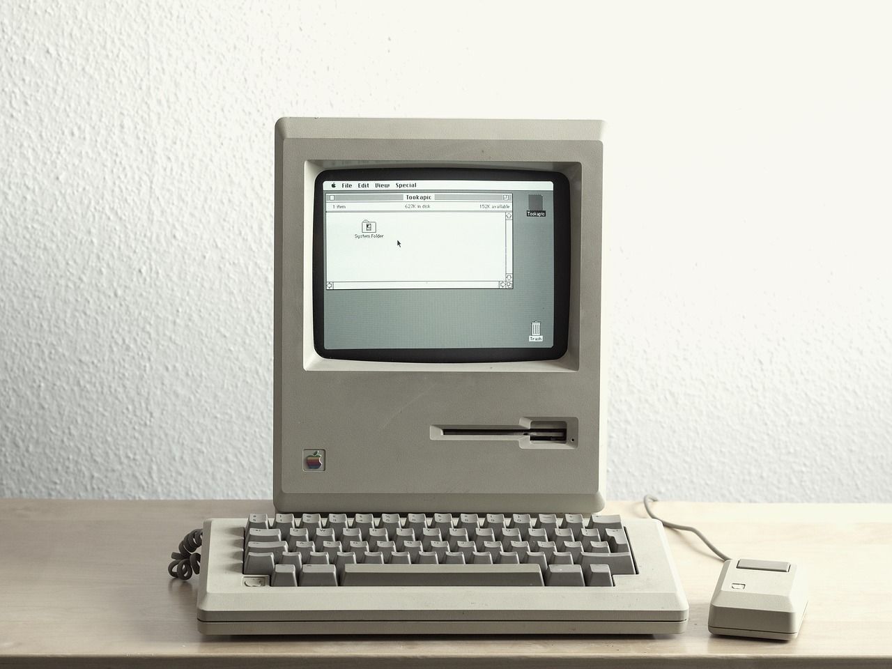 Primeira mensagem enviada pela internet completa 55 anos; veja qual foi