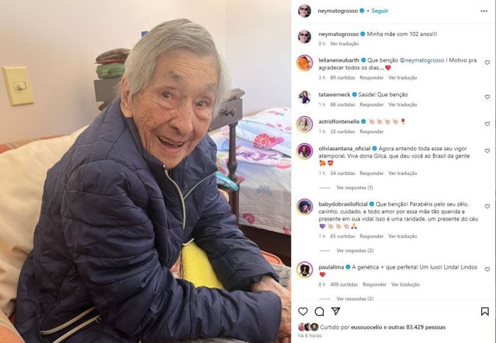 Ney Matogrosso com 82 anos, encantada a internet com foto da mãe, de 102.