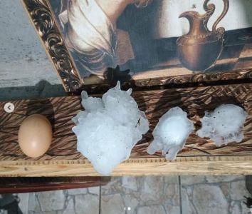 Maior granizo já registrado no Brasil cai em chuva no RS: veja imagem | CNN Brasil
