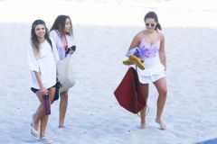 Maísa é flagrada em praia do Rio de Janeiro