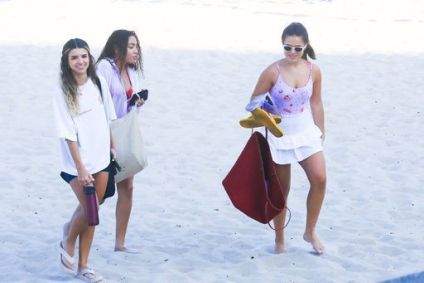 Maísa é flagrada em praia do Rio de Janeiro