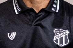 Nova camisa número 3 do Ceará em releitura de 1996