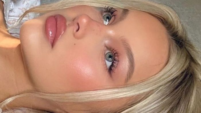 Maquiagem balletcore visual suave, pele iluminada e a força do minimalismo