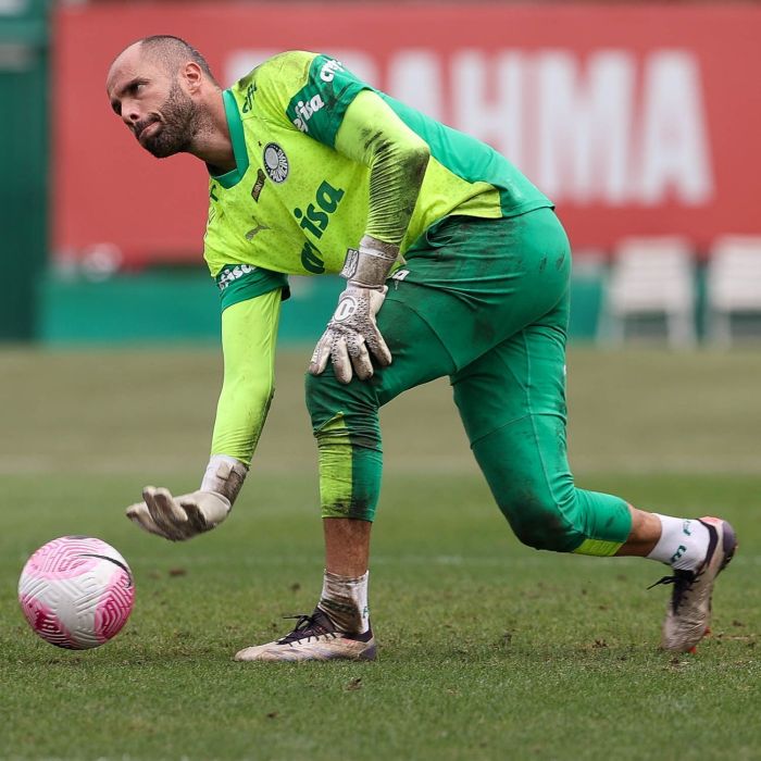 Aos 37 anos, Goleiro Lomba é o substituto imediato de Weverton