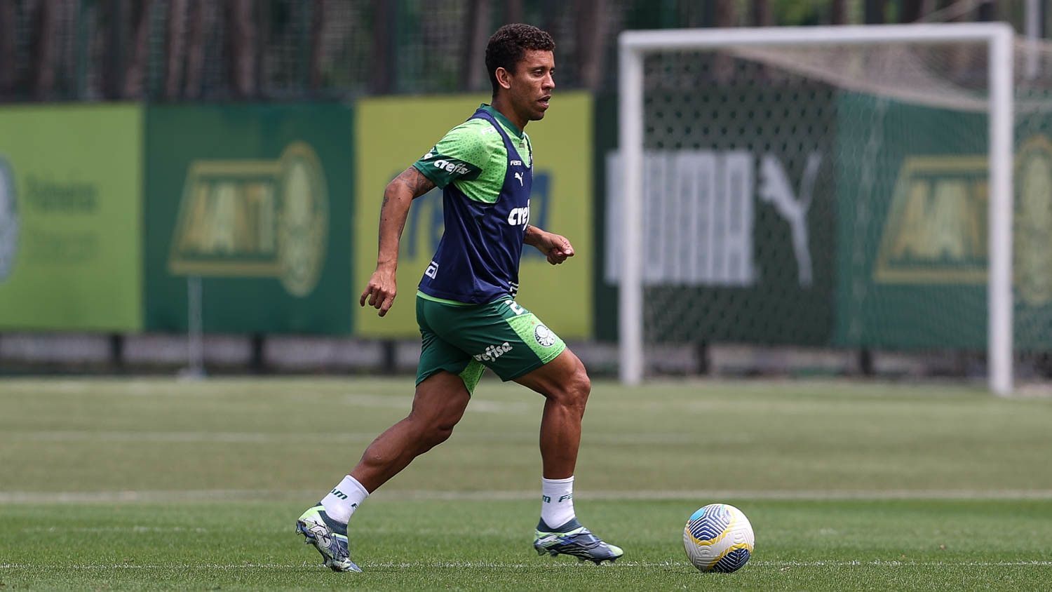 Saiba por que o Palmeiras acertou as renovações de Marcos Rocha e Lomba