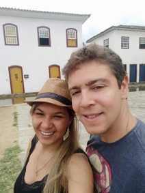 Marcus Marinho publicou fotos ao lado da esposa e exibiu as alianças