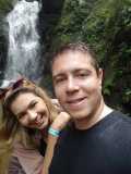 Marcus Marinho publicou fotos ao lado da esposa e exibiu as alianças