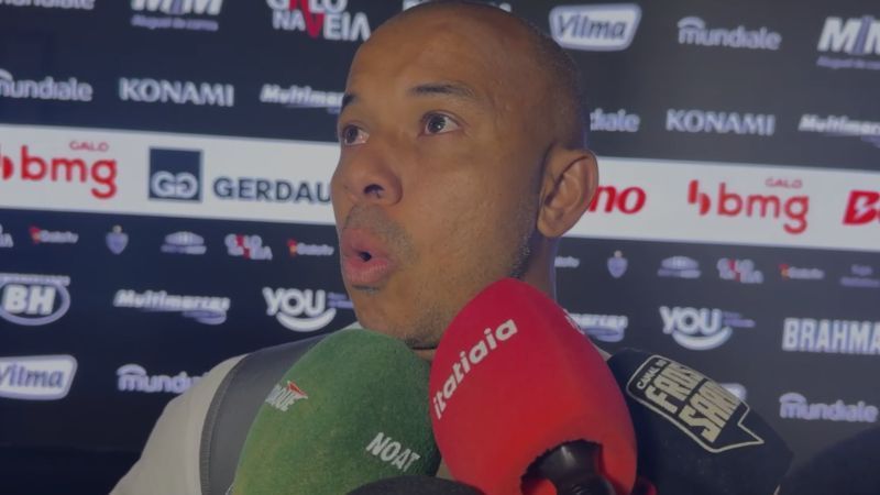 Mariano confirma saída do Atlético, chora e revela futuro