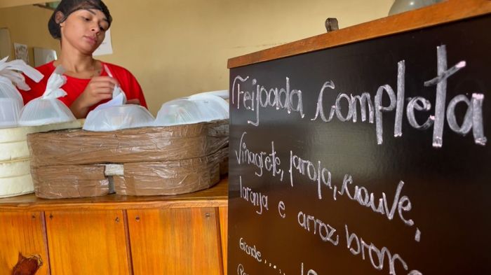Ana Luísa é braço direito na mãe na cantina 