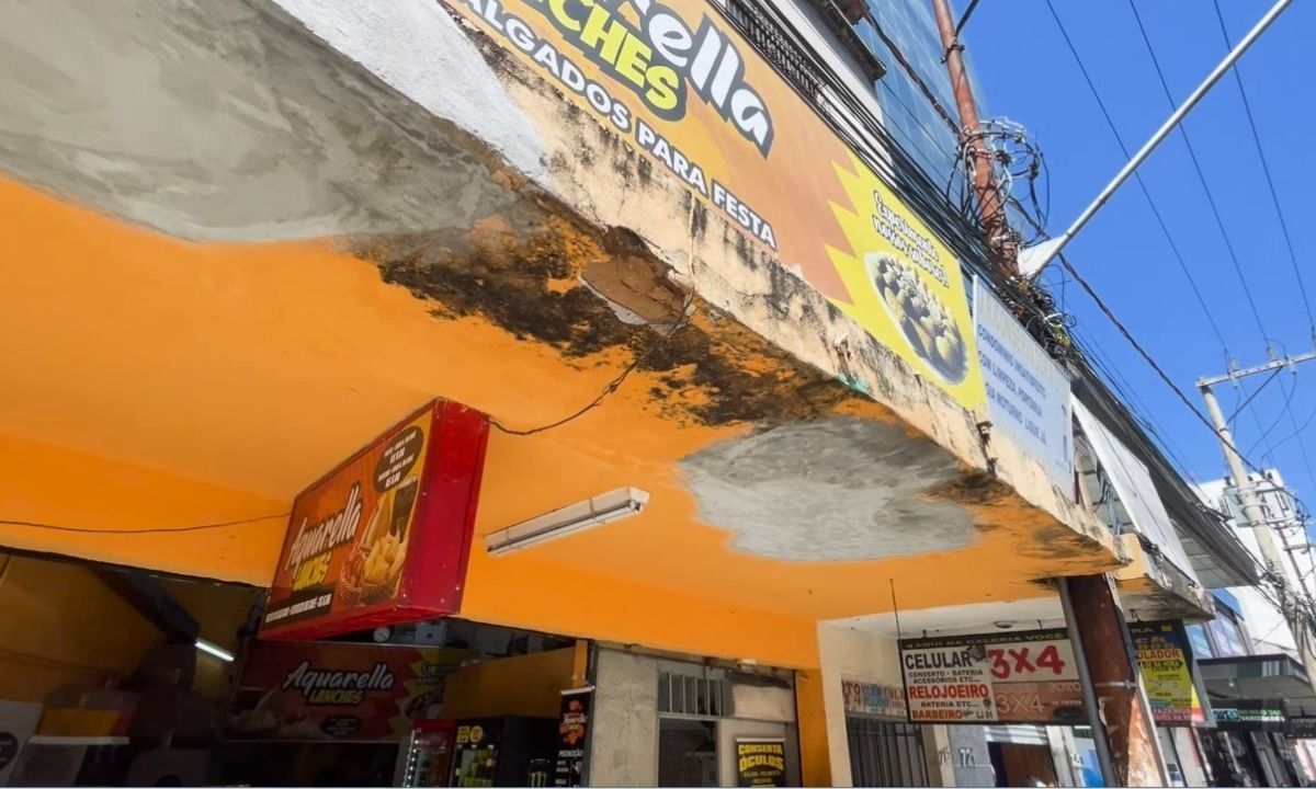 Interdição de imóvel por causa de marquise altera local de ponto de ônibus em Juiz de Fora