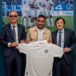 Meia do Vasco é ovacionado por torcida na França