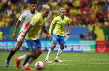 Matheus Pereira, meia-atacante do Cruzeiro, com a camisa da Seleção Brasileira • RAFAEL RIBEIRO/CBFrrrr