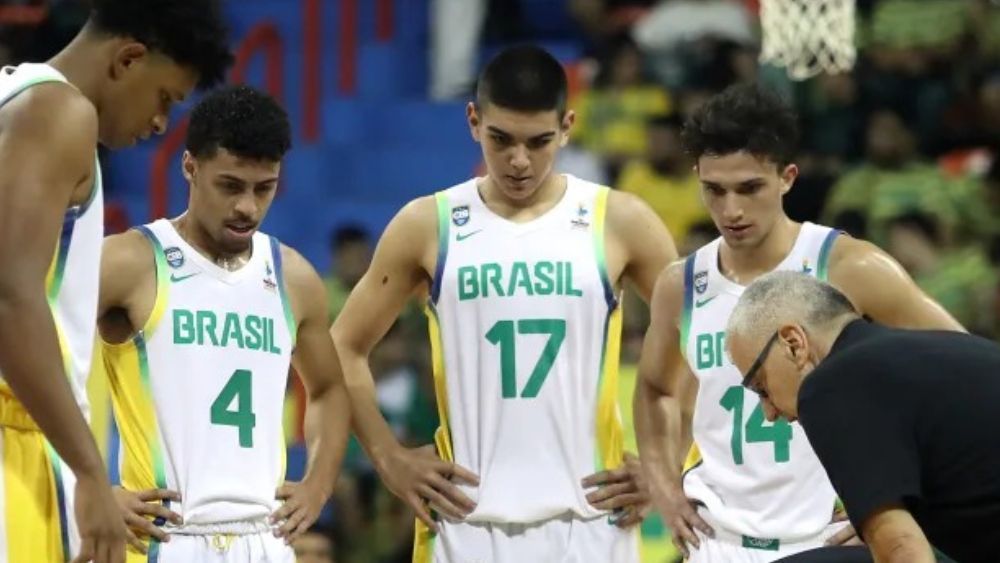 Jovem de 16 anos bate recorde na Seleção Brasileira de Basquete