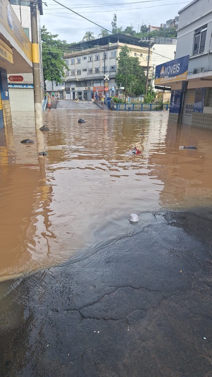 Gestante entra em trabalho de parto em meio à chuva na Zona da Mata de MG