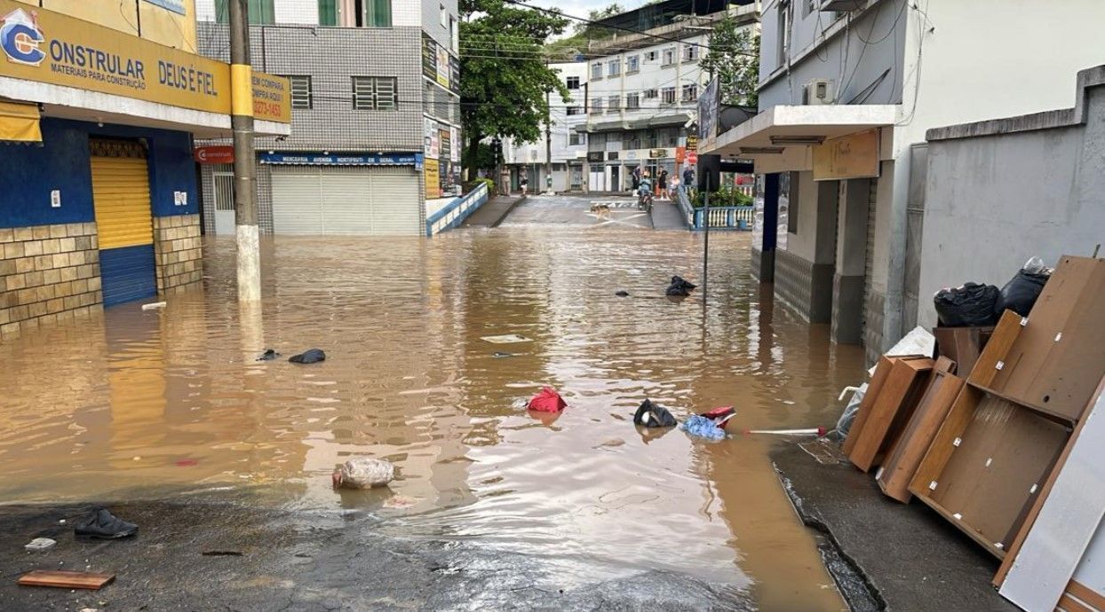 Tragédia na Zona da Mata: Chuva volta a atingir Matias Barbosa e nível do Rio Paraibuna sobe